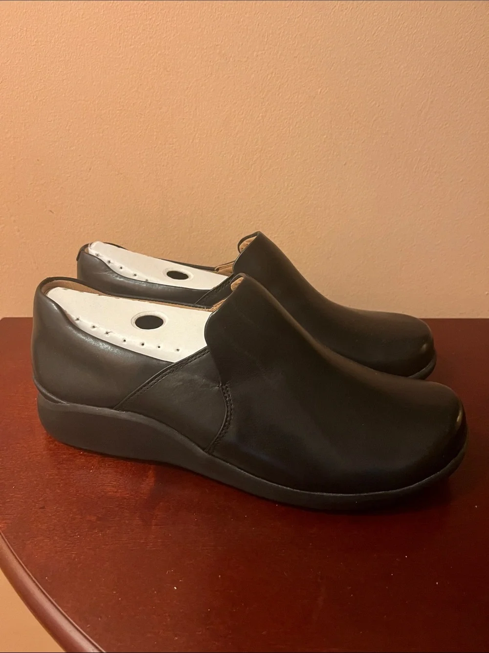 Clarks minimal black